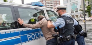 Widerstand gegen Bundespolizisten - 28-Jähriger höchst aggressiv