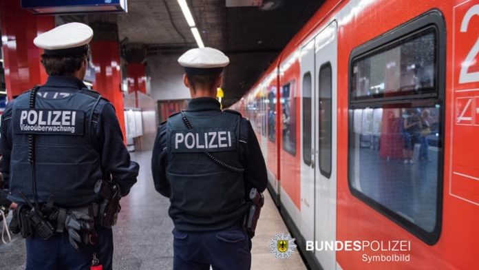 3,13 Promille: 31-Jähriger lässt Beine ins Gleis baumeln 3,13 Promille: 31-Jähriger lässt Beine ins Gleis baumeln