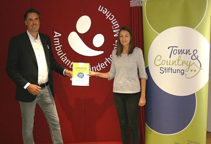 Die Stiftung Ambulantes Kinderhospiz München wird mit 1.000 Euro durch die Town & Country Stiftung gefördert Die Stiftung Ambulantes Kinderhospiz München wird mit 1.000 Euro durch die Town & Country Stiftung gefördert