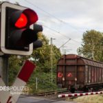 Betrunken im Gleis - 29-Jährige sitzt erst im Gleis dann auf Güterzug