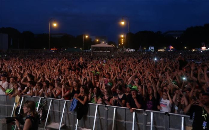 Sommer, Sonne, OBEN OHNE Open Air 2019 - 20.000 junge Musik-Fans feiern am Königsplatz