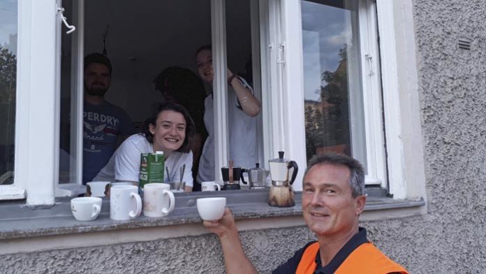 Verkehrsunfall - Kaffee anstatt Gaffen