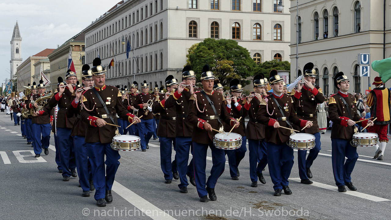 Trachtenumzug Wiesn Trachtenumzug Wiesn
