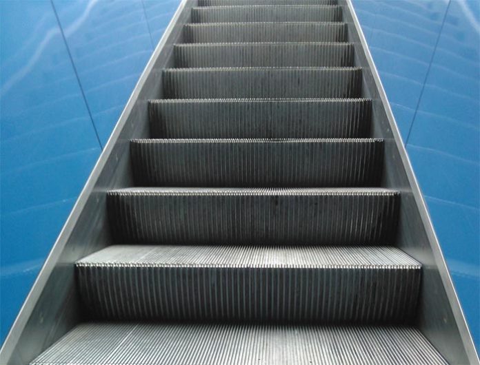 Stachus: Unbekannter Mann schubst 76-Jährige die Rolltreppe runter Stachus: Unbekannter Mann schubst 76-Jährige die Rolltreppe runter
