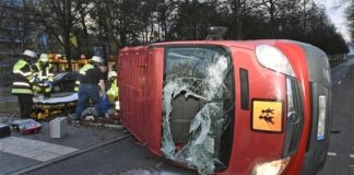 Verkehrsunfall mit Schulbus