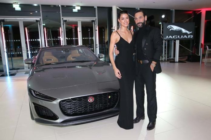 Weltpremiere des Jaguar F-TYPE mit Rebecca Mir in München