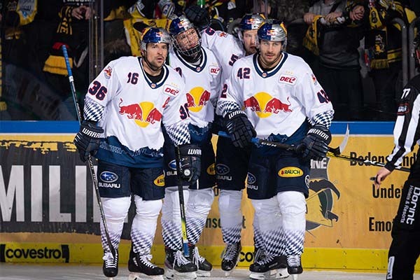 EHC Red Bulls gewinnen torreiche Partie gegen Krefeld