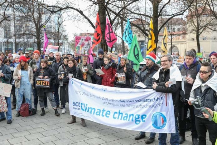 Über 350 Menschen heute bei der Kundgebung 