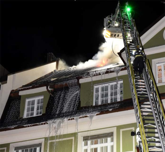 Dachstuhlbrand in Schwabing