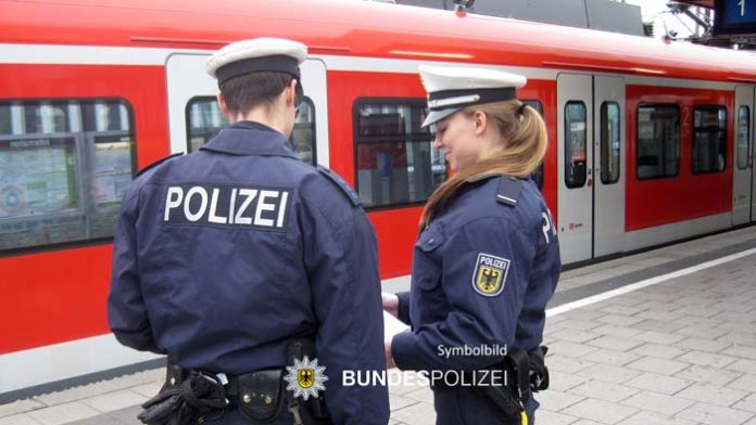 Jugendlicher stürzt nach Schlag ins Gleis - Tatverdächtiger in Untersuchungshaft Jugendlicher stürzt nach Schlag ins Gleis - Tatverdächtiger in Untersuchungshaft