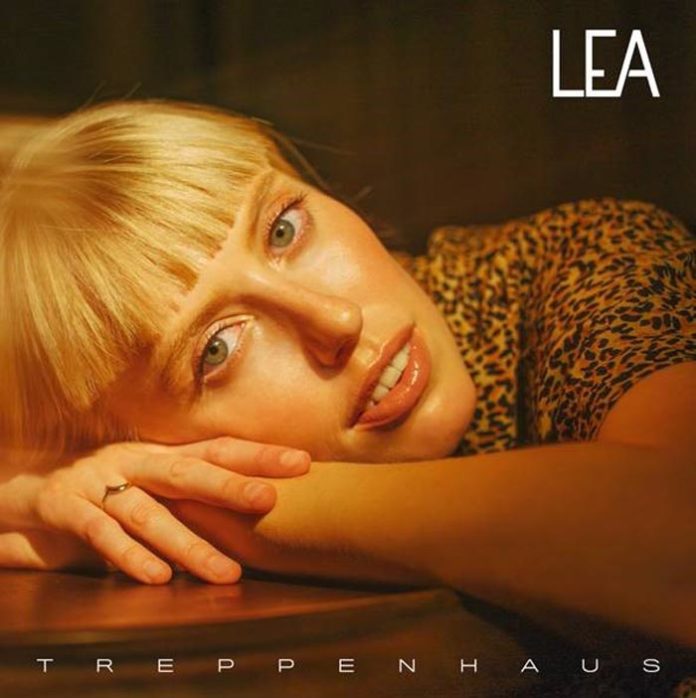 LEA küsst im Treppenhaus / Single & Video out now!
