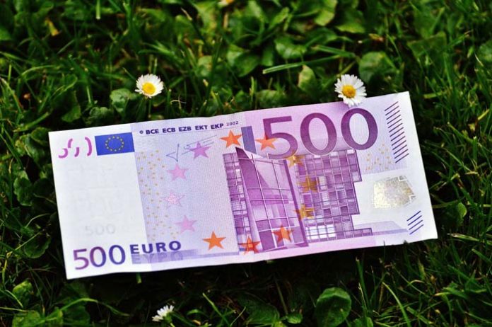 Huml: Corona-Bonus ist Zeichen der Anerkennung für Pflege- und Rettungskräfte Huml: Corona-Bonus ist Zeichen der Anerkennung für Pflege- und Rettungskräfte