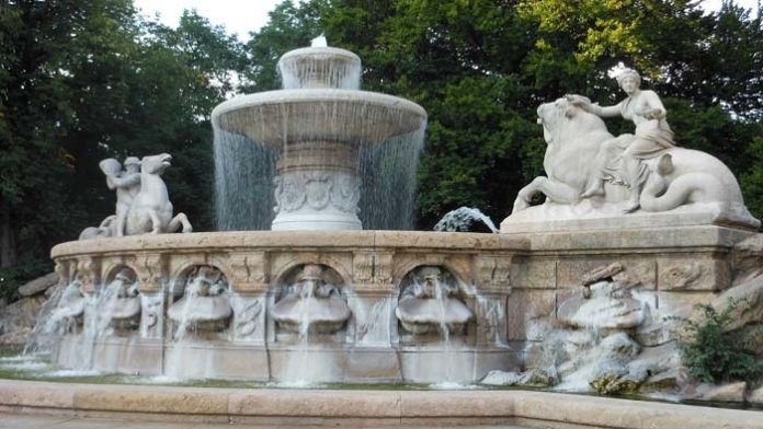 Baureferat holt die Brunnen aus der Winterpause Baureferat holt die Brunnen aus der Winterpause