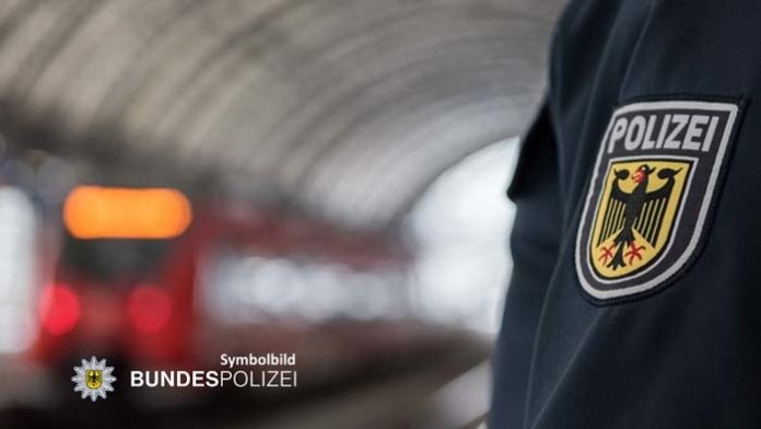 Zwei Gewaltdelikte in S-Bahnen: Streit unter Verlobten - Bahn-Security verletzt Zwei Gewaltdelikte in S-Bahnen: Streit unter Verlobten - Bahn-Security verletzt