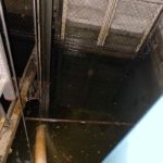 Vollgelaufener Aufzugsschacht in der Uni Vollgelaufener Aufzugsschacht in der Uni