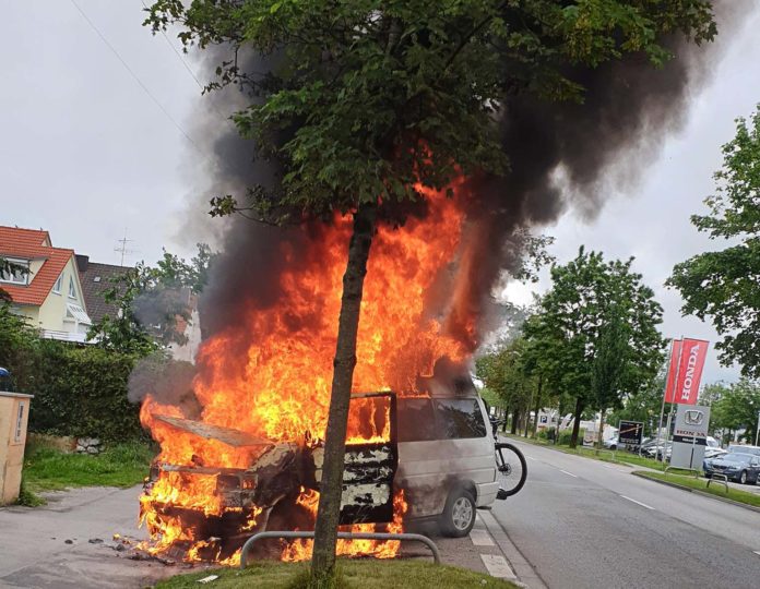 Neuaubing: Campingbus ausgebrannt