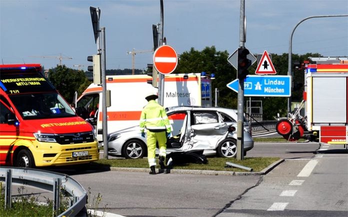 Verkehrsunfall mit LKW auf der A99 / Ausfahrt Germering