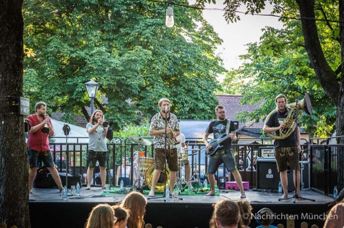 LaBrassBanda - Danke, Minga! Was für a scheena Dog!