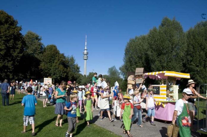 Schule aus, Spielstadt an: KJR eröffnet SpassFabrik in Mini-München Schule aus, Spielstadt an: KJR eröffnet SpassFabrik in Mini-München