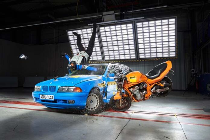 Test Airbagwesten 2020 ADAC testet Airbag-Jacken für Motorradfahrer