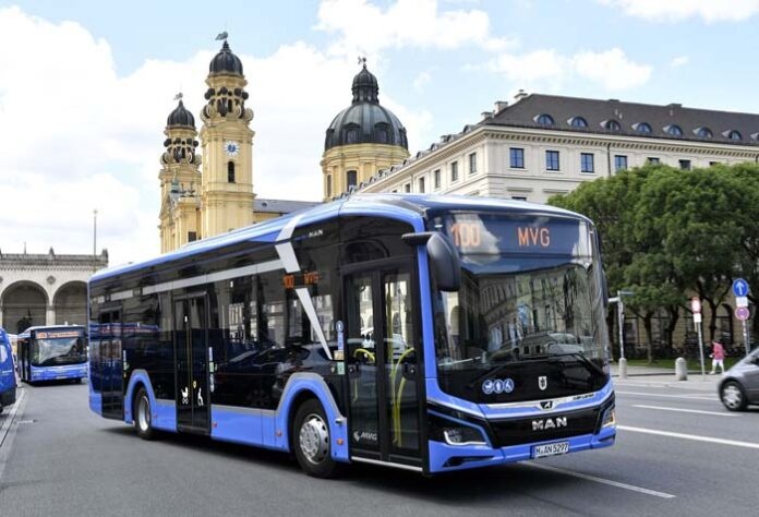 Neuer E-Bus im Testeinsatz auf der Linie 100 Neuer E-Bus im Testeinsatz auf der Linie 100
