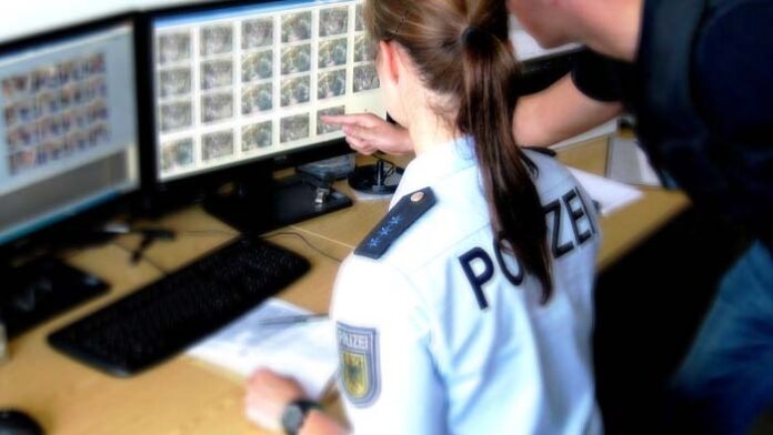 Sexuelle Belästigung in der S-Bahn - 23-Jährige belästigt und bedrängt Sexuelle Belästigung in der S-Bahn - 23-Jährige belästigt und bedrängt