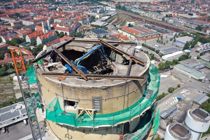 SWM Energiestandort Süd: Höchster Kamin verschwindet jetzt Stück für Stück SWM Energiestandort Süd: Höchster Kamin verschwindet jetzt Stück für Stück