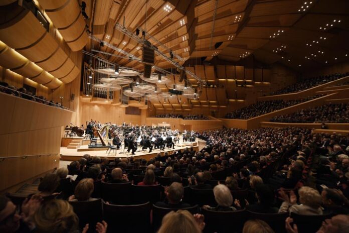 Ab jetzt dürfen 500 Besucherinnen und Besucher zu Konzerten in der Philharmonie