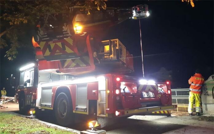 Hilfeschreie hallten durch die Nacht - 35-jährige Frau aus der Isar gerettet Hilfeschreie hallten durch die Nacht - 35-jährige Frau aus der Isar gerettet