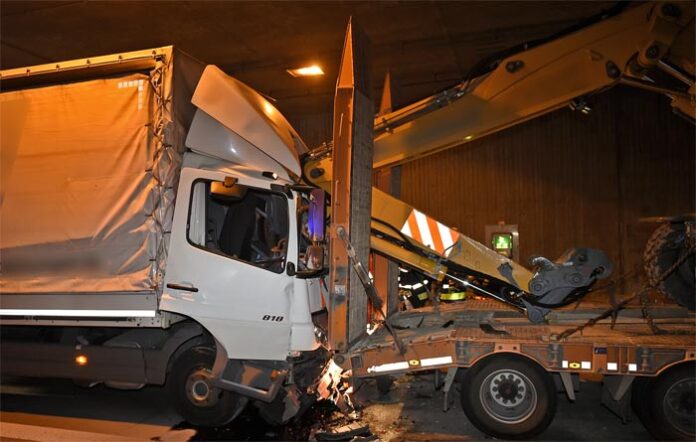 A99 Aubinger Tunnel: Auffahrunfall mit Folgen