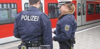 Fahrscheinkontrolle eskaliert Aggressiver - Fahrgast greift Bundespolizisten an