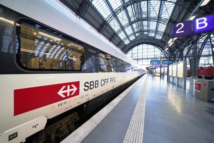 DB und SBB bauen das Bahnangebot zwischen Deutschland und der Schweiz weiter aus DB und SBB bauen das Bahnangebot zwischen Deutschland und der Schweiz weiter aus