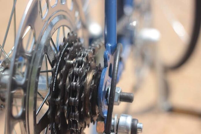 Bremse, Licht, Schaltung: So wird das Fahrrad winterfit Bremse, Licht, Schaltung: So wird das Fahrrad winterfit