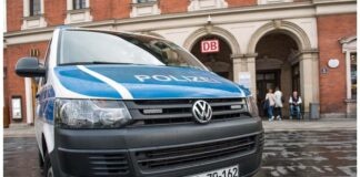 Rollstuhlfahrer wirft mit Flaschen und bedroht Jugendlichen mit Fleischgabel