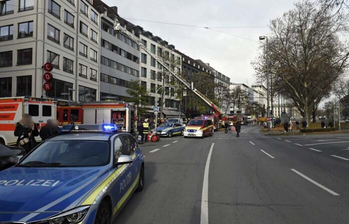 Sonnenstraße: Brand im Treppenhaus eines Wohn- und Geschäftsgebäudes