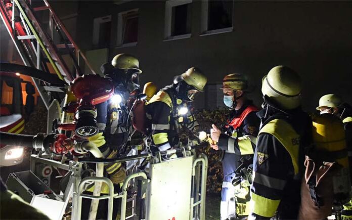 Moosach: Zimmerbrand mit hohem Sachschaden Moosach: Zimmerbrand mit hohem Sachschaden