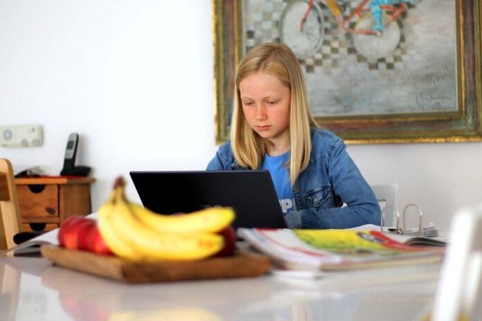 Flexibilisierung des Schulbetriebs – Mehr Wechsel- und Distanzunterricht bis zu den Weihnachtsferien Flexibilisierung des Schulbetriebs – Mehr Wechsel- und Distanzunterricht bis zu den Weihnachtsferien