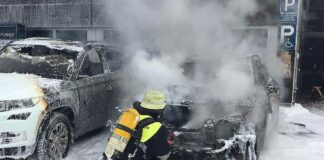 Frankfurter Ring - Elektrofahrzeug in Flammen aufgegangen