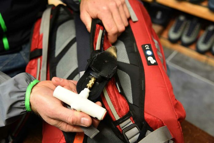 Sicher am Berg mit Lawinenairbags und Protektoren Sicher am Berg mit Lawinenairbags und Protektoren