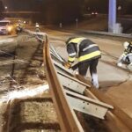 Olympiazentrum: Unfall am Georg-Brauchle-Ring - Feuerwehr entfernt Leitplanke