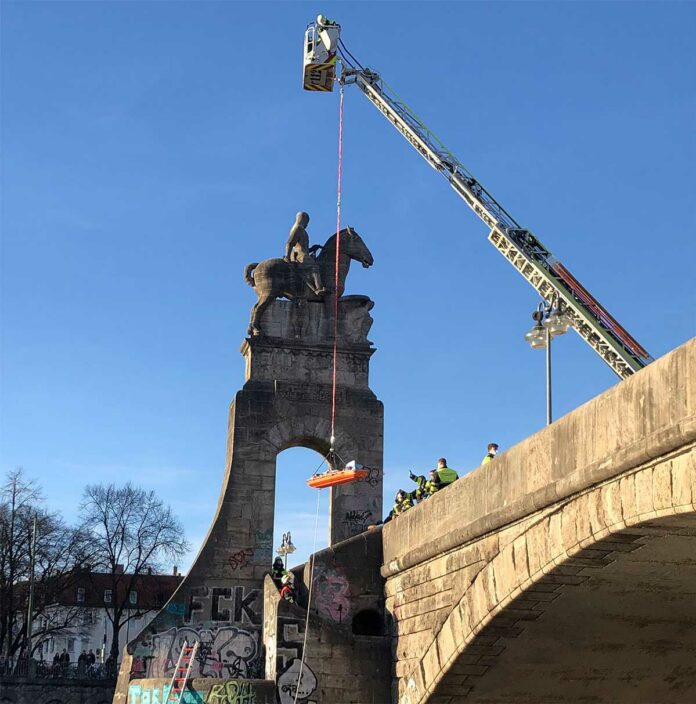 Wittelsbacherbrücke: 40-Jähriger abgestürzt