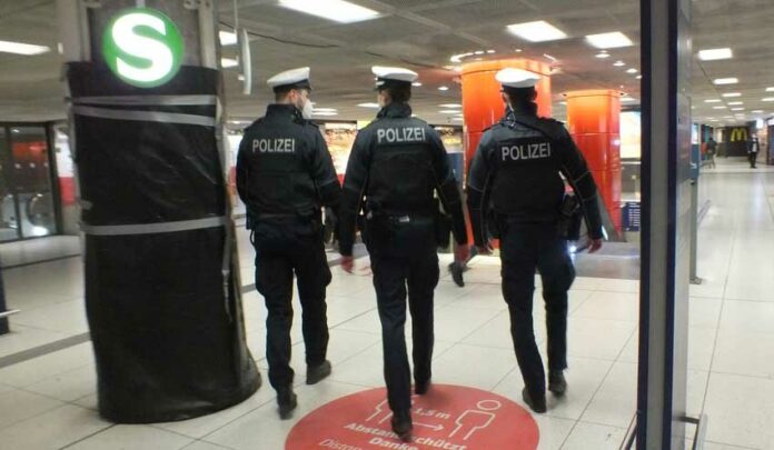 S-Bahnhaltepunkt Leienfelsstraße: Randalierer bedroht Reisende S-Bahnhaltepunkt Leienfelsstraße: Randalierer bedroht Reisende