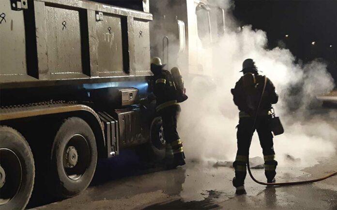 Moosach: LKW in Flammen Moosach: LKW in Flammen