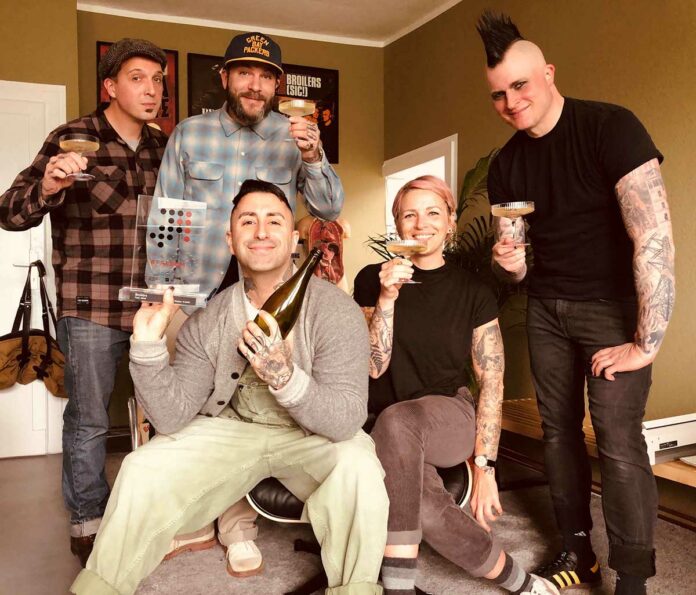 Broilers mit drittem Nummer-eins-Album und erfolgreichstem Start seit Helene Fischer Broilers mit drittem Nummer-eins-Album und erfolgreichstem Start seit Helene Fischer