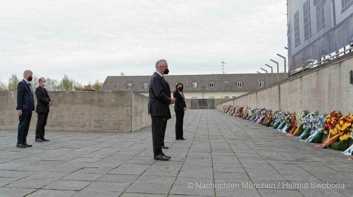 Kranzniederlegung am Mahnmal der KZ-Gedenkstätte Dachau anlässlich des 76. Jahrestags der Befreiung