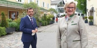 Corona - Holetschek und Inselkammer eröffnen Hotellerie