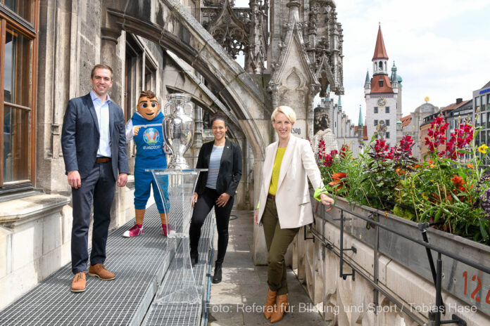 Trophy Tour in München: Der EM-Pokal ist in der Stadt