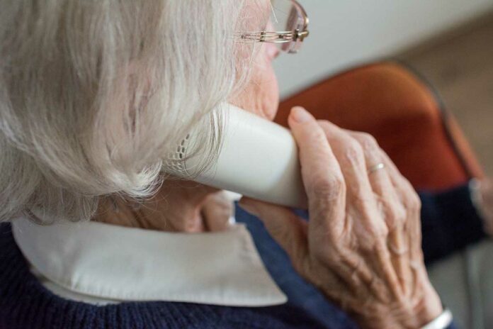 Impf-Telefon ab sofort auch für über-60-jährige Münchner*innen Impf-Telefon ab sofort auch für über-60-jährige Münchner*innen