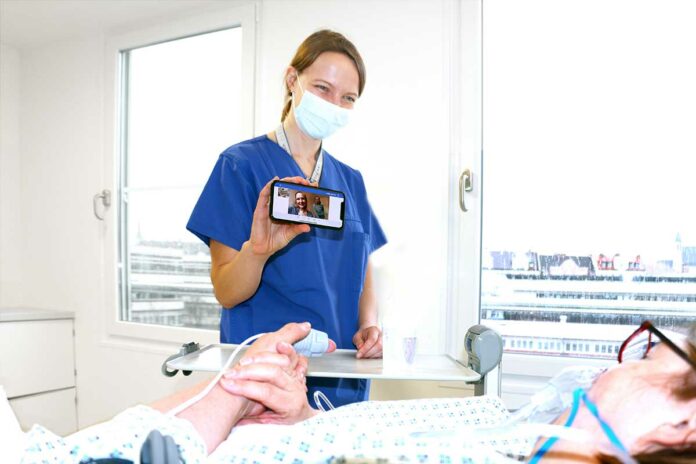 Virtuelle Angehörigenarbeit auf Intensivstationen: „Die Menschlichkeit steht immer im Vordergrund der Pflege“ Virtuelle Angehörigenarbeit auf Intensivstationen: „Die Menschlichkeit steht immer im Vordergrund der Pflege“