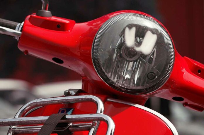 Mit Vespa, E-Roller und Co. sicher unterwegs Mit Vespa, E-Roller und Co. sicher unterwegs